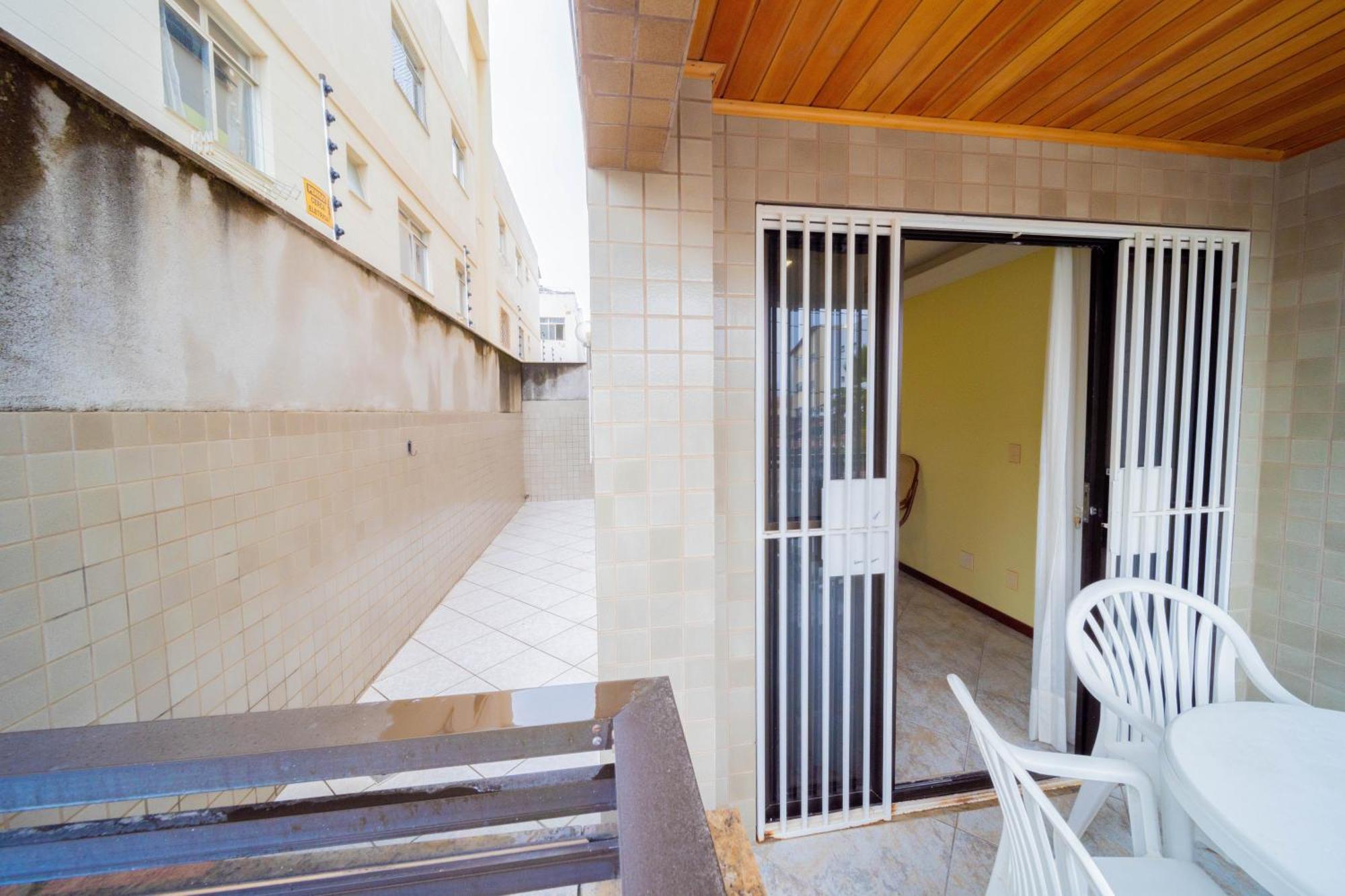 Edificio Martha Schwantz Apartment กวาราปารี ภายนอก รูปภาพ