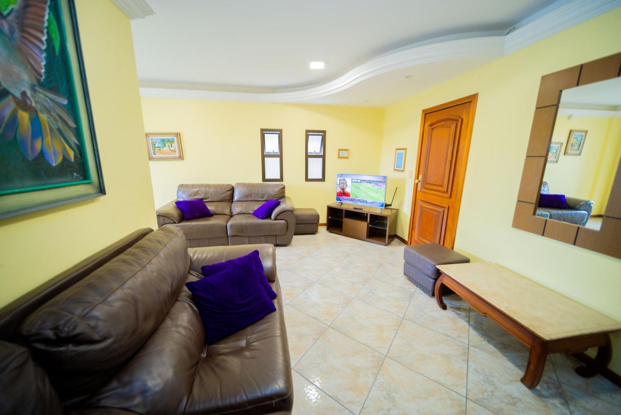 Edificio Martha Schwantz Apartment กวาราปารี ภายนอก รูปภาพ
