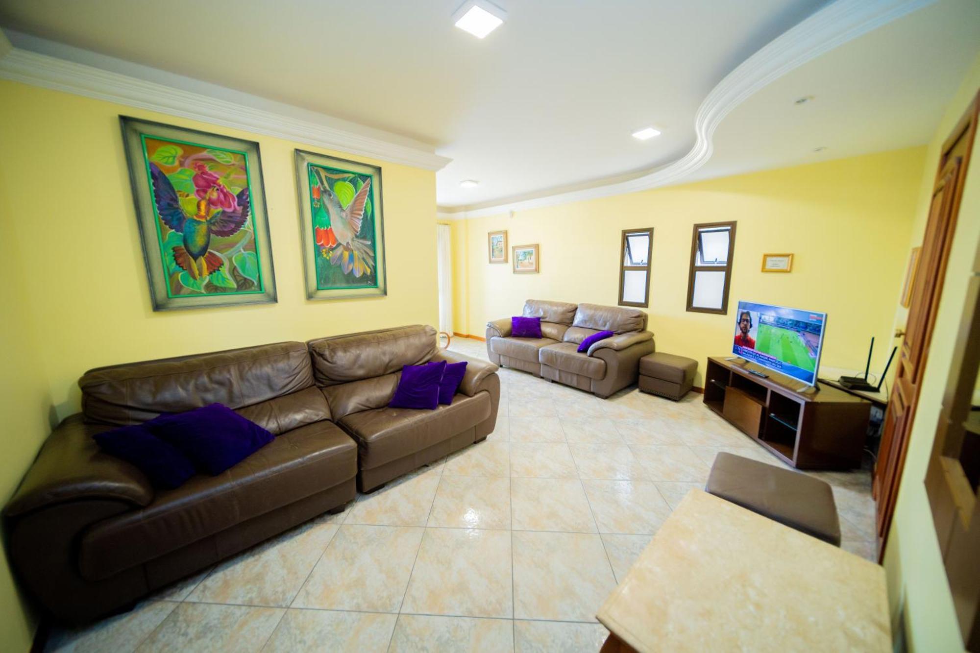 Edificio Martha Schwantz Apartment กวาราปารี ภายนอก รูปภาพ
