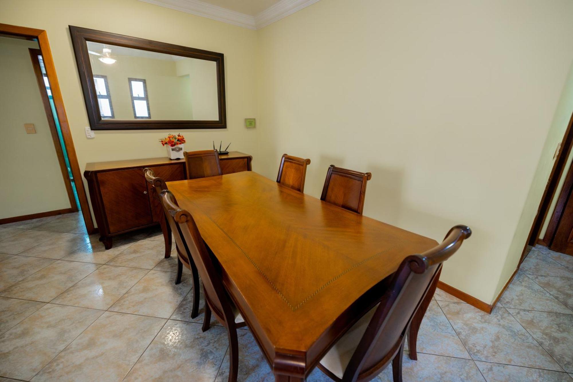 Edificio Martha Schwantz Apartment กวาราปารี ภายนอก รูปภาพ