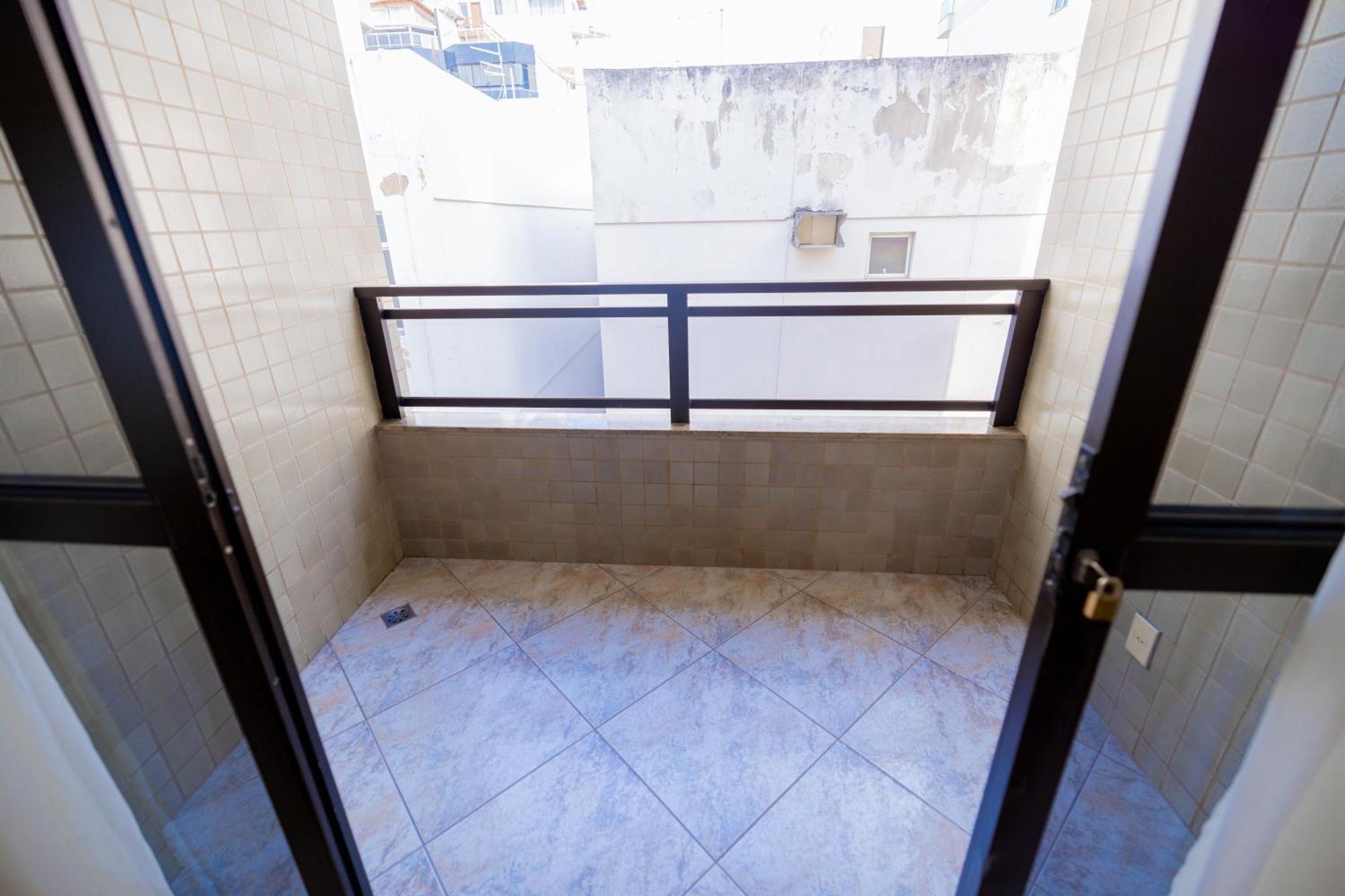 Edificio Martha Schwantz Apartment กวาราปารี ภายนอก รูปภาพ